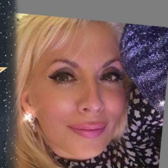 Meet your Posher, Eva - Picture 2 of 3